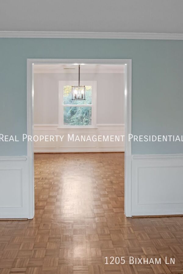 Foto del edificio - 1205 Bixham Ln