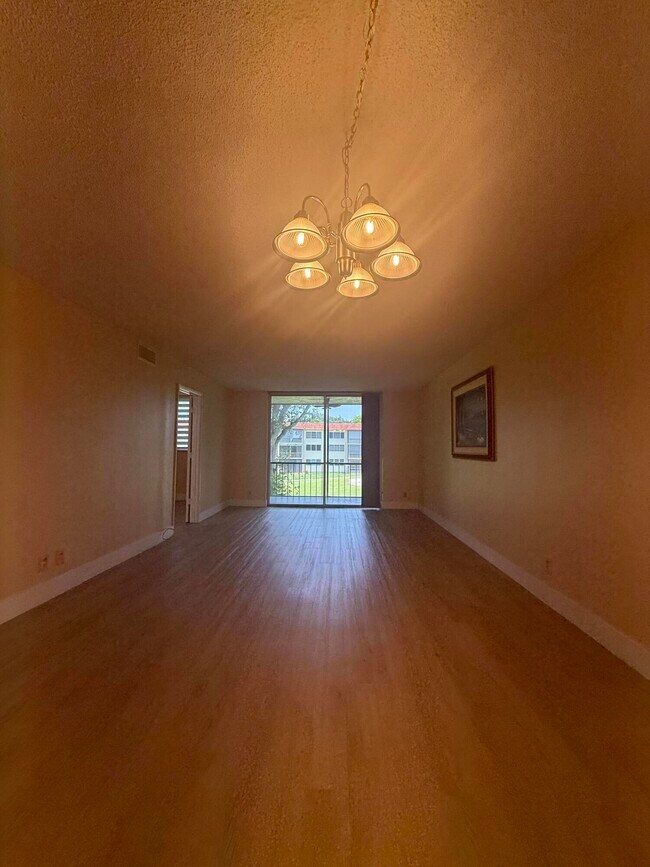 Foto del edificio - 830 S Hollybrook Dr