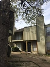 Building Photo - 5625 Antoine Dr