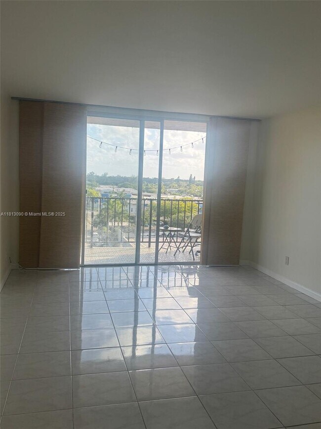 Foto del edificio - 1465 NE 123rd St