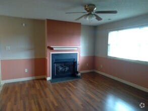 Building Photo - 307 Kyle Dr