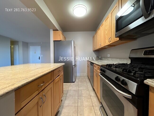 Building Photo - 310 Greenwich St