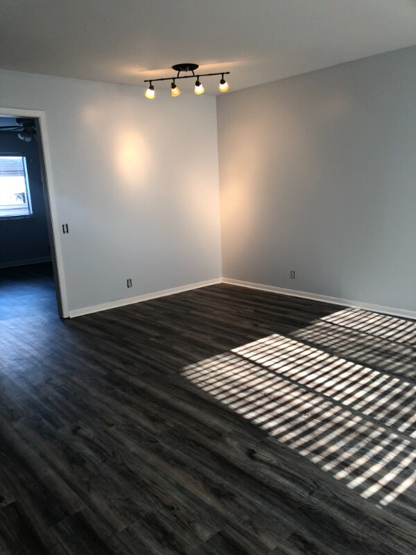 Foto del edificio - 195 Lakebend Cir