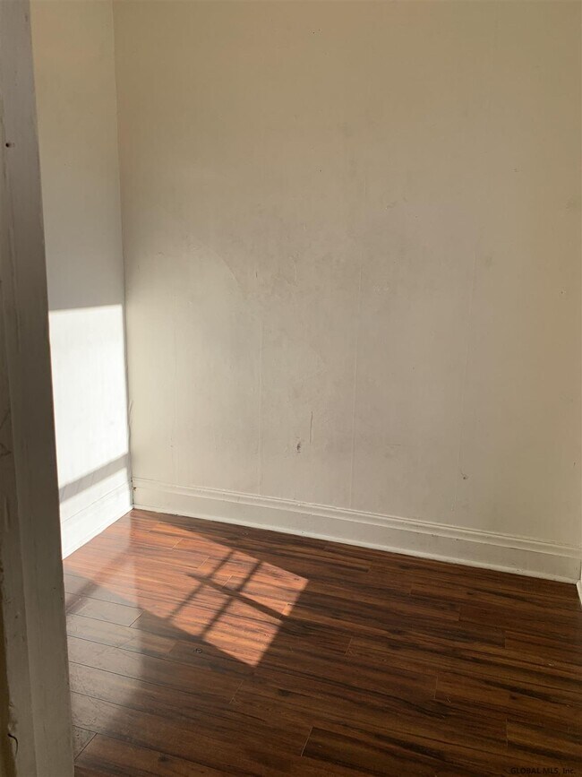 Building Photo - 167 4th St