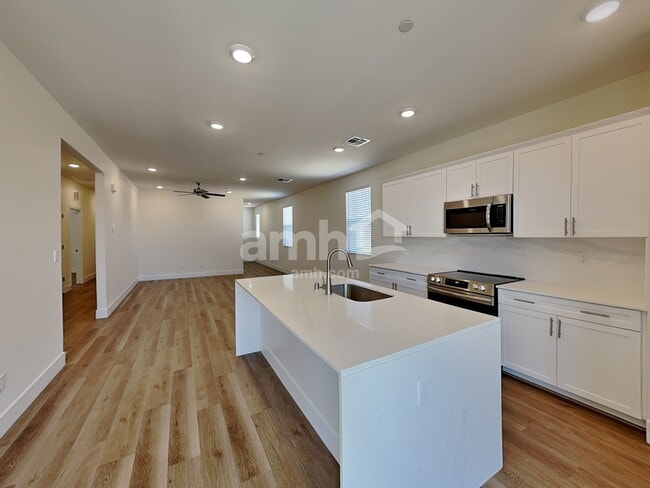 Building Photo - 518 Silverbell Fls Pl