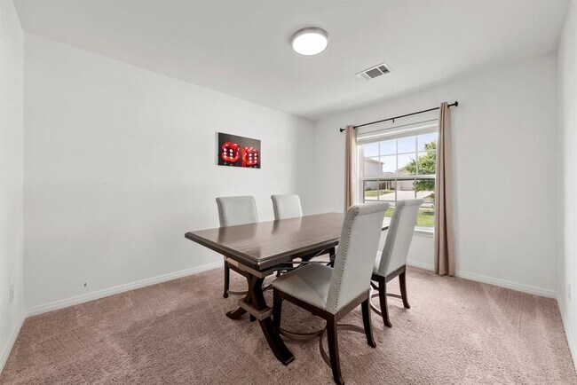 Foto del edificio - 216 Wincanton Ln