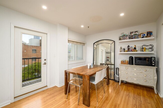 Foto del edificio - 476 Monmouth St