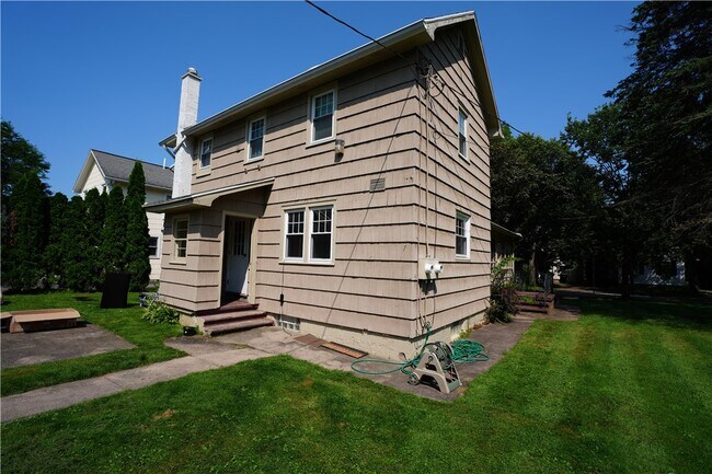 Foto del edificio - 27 Boughton Ave
