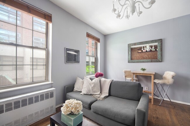 Foto del edificio - 318 W 15th St