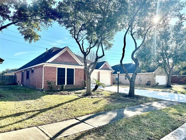 Building Photo - 12411 Shadowvista Dr