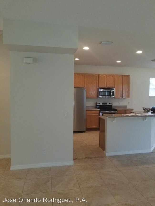 Building Photo - 4 br, 2.5 bath House - 7043 Fence Line Dr.