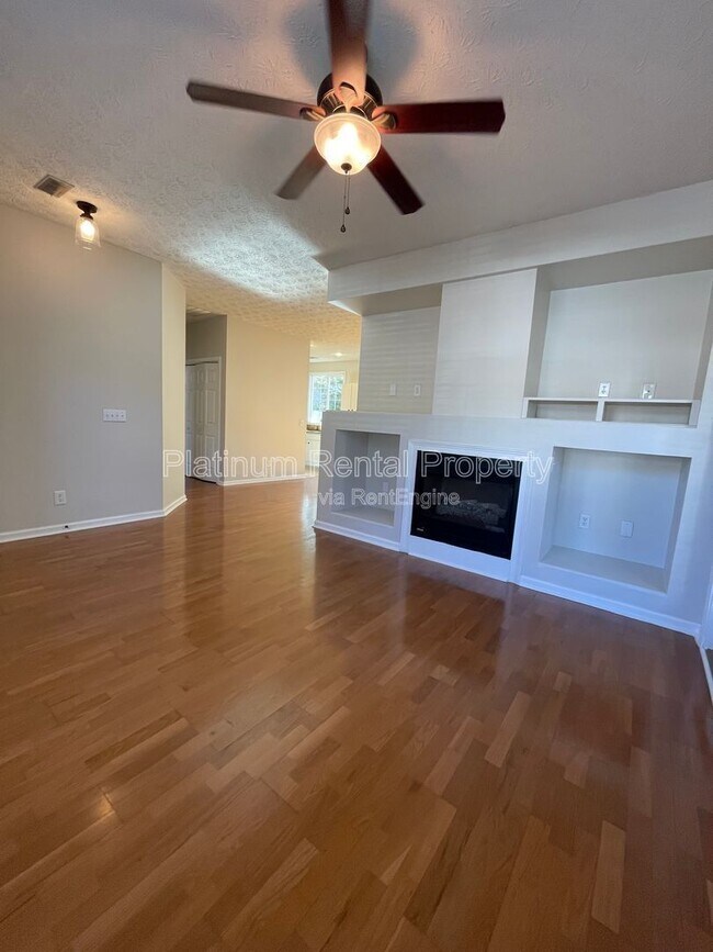 Foto del edificio - 301 Harmony Ct