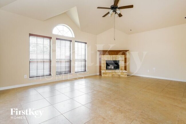 Building Photo - 903 Christopher Dr