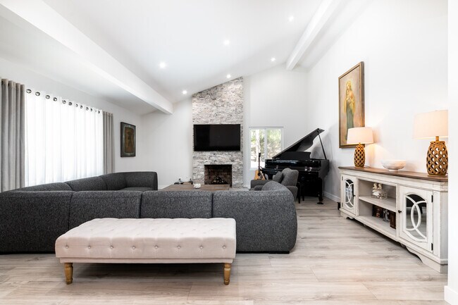 Building Photo - 12656 Woodley Ave