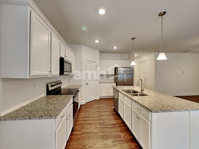 Foto del edificio - 898 Carnaby Ln