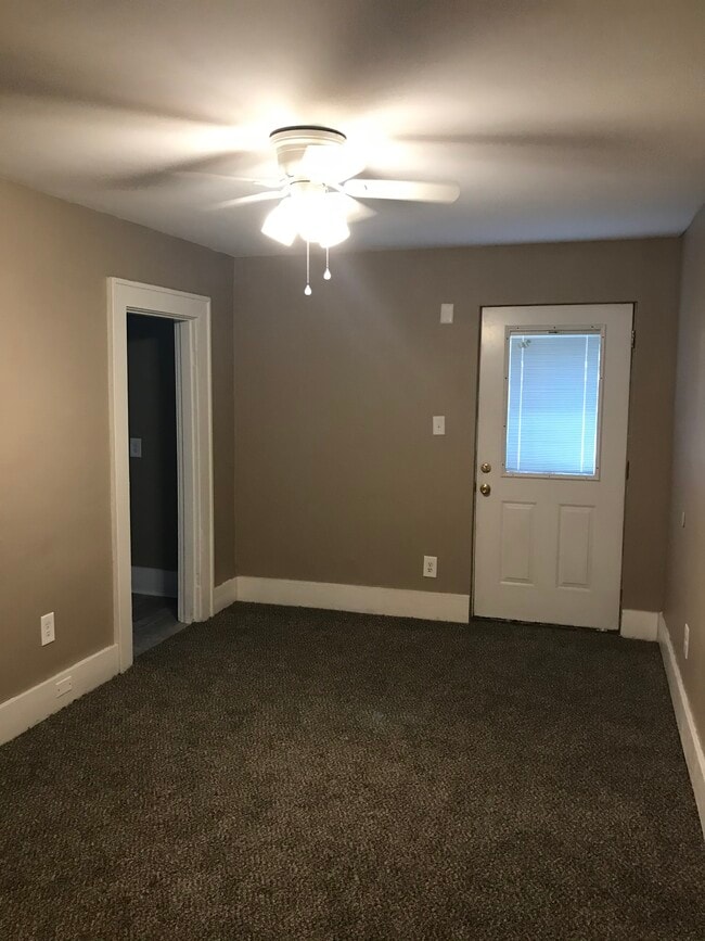 Building Photo - 203 W Irvine St