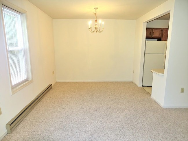 Building Photo - 633 Brunnerville Rd