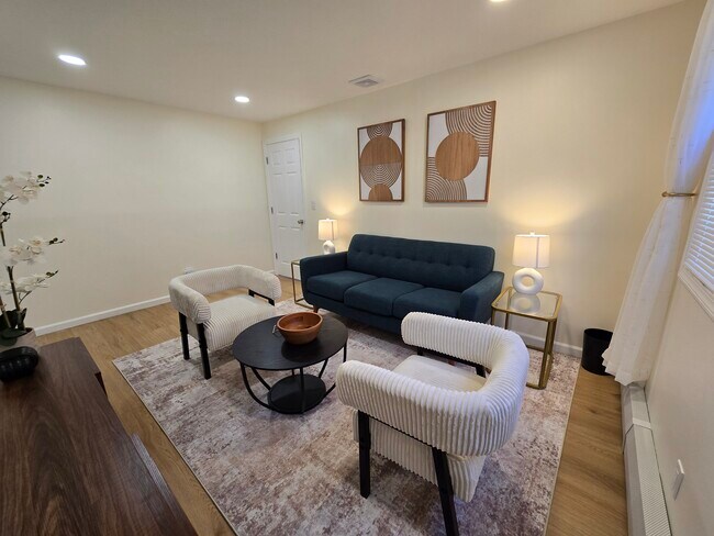 Foto del edificio - 396 Kaplan Ave