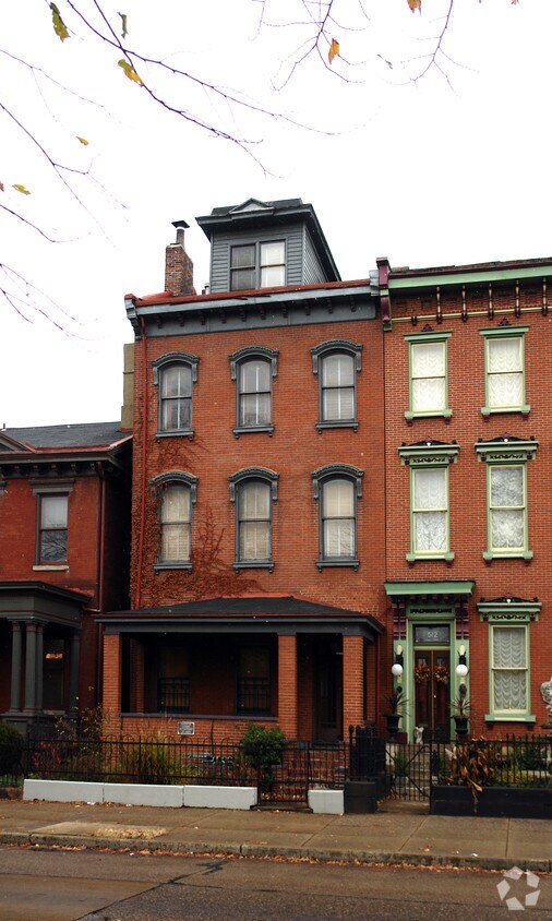 Building Photo - 514 W North Ave