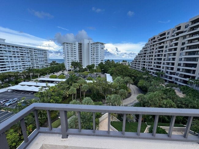 Building Photo - 251 Crandon Blvd