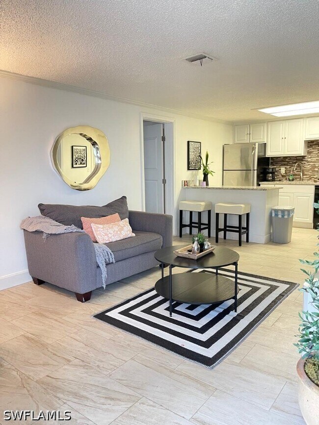 Foto del edificio - 5385 Treetops Dr