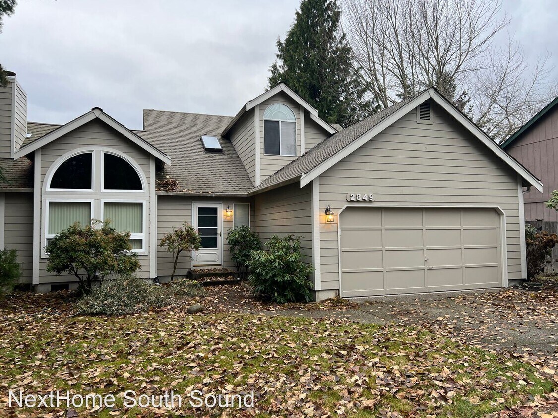 3 br, 2 bath House 2849 Lakeview Dr. House Rental in Lacey, WA