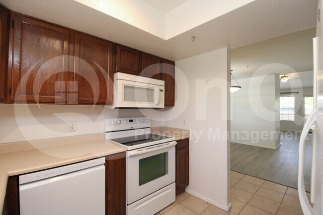 Foto del edificio - 5950 N 78th St