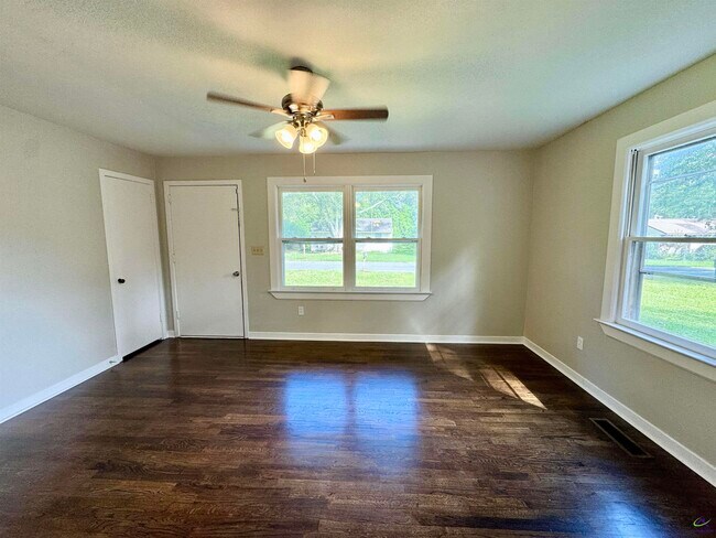 Foto del edificio - 1319 Laura Ave