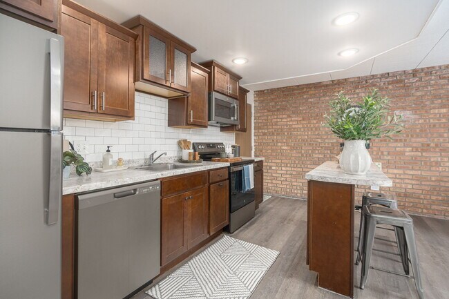 Foto del edificio - Cedar Village Apartments