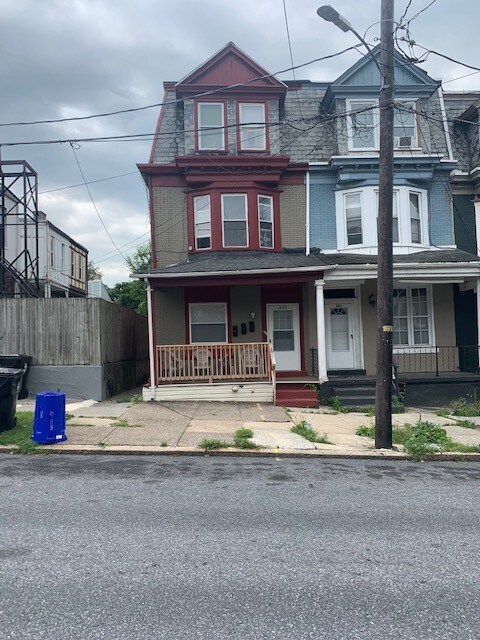 Primary Photo - 443 Harris St