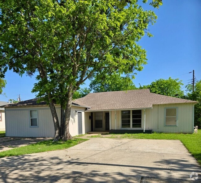 Building Photo - 2723-2725 Terrace Dr