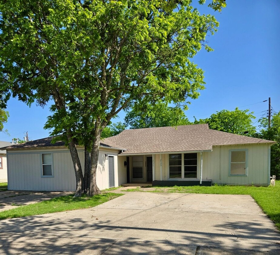 Primary Photo - 2723-2725 Terrace Dr