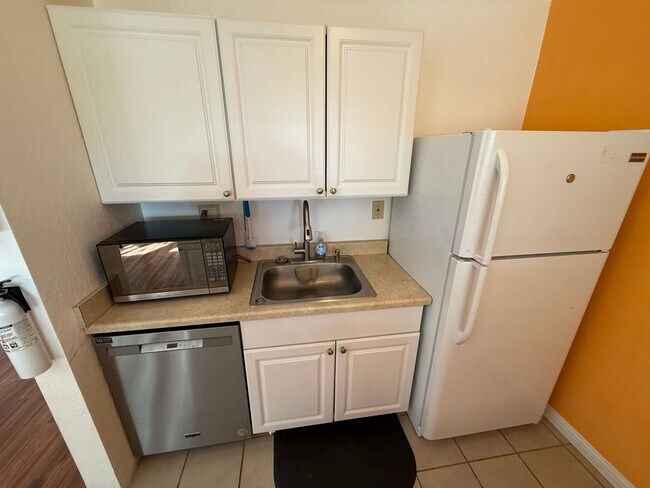Foto del edificio - Beautiful 2 Bedroom in the Gated Makaha Valley Plantation.