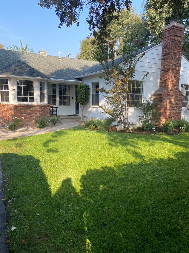Front - 4211 Tujunga Ave