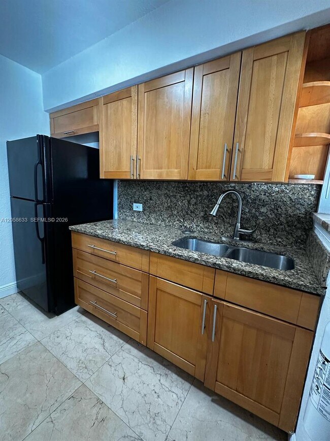 Foto del edificio - 903 NE 111th St
