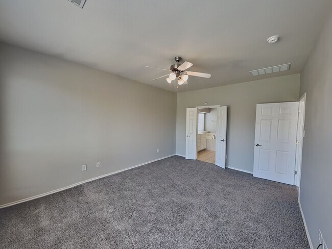 Foto del edificio - READY NOW! Captivating home on a cul-de-sa...