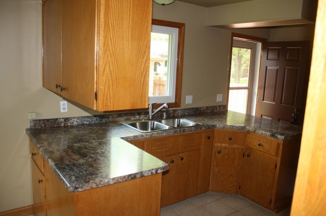 Building Photo - 1407 S Bartell Dr