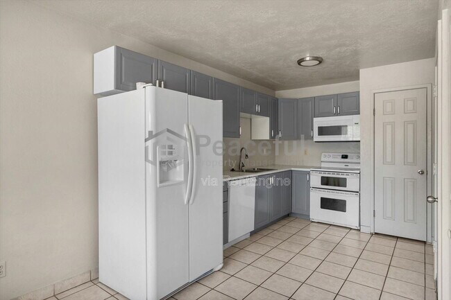 Foto del edificio - 1425 Mandalay Rd W