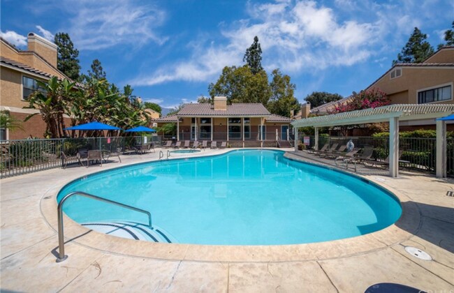 Foto del edificio - 10655 Lemon Ave