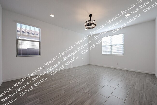 Building Photo - 2256 E Ridgewood Ln