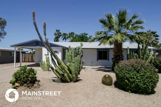 Building Photo - 2210 E Claire Dr