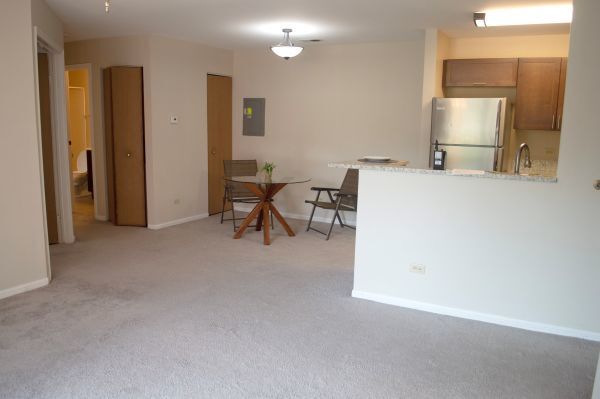 Foto del edificio - 2038 N Rand Rd