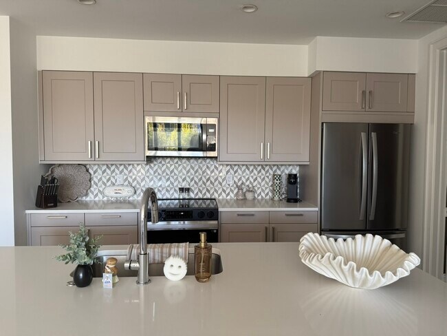 Foto del edificio - 1111 Central Ave