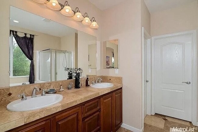 Building Photo - 21 Castaic Ct