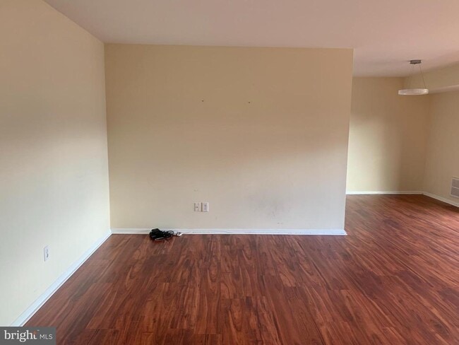 Building Photo - 6141 Leesburg Pike