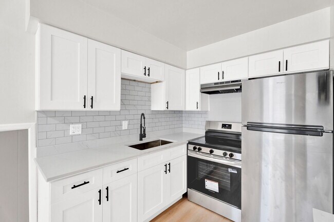 Foto del edificio - 151 SOUTH LYON, LLC