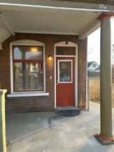 Building Photo - 1128 E 2nd St