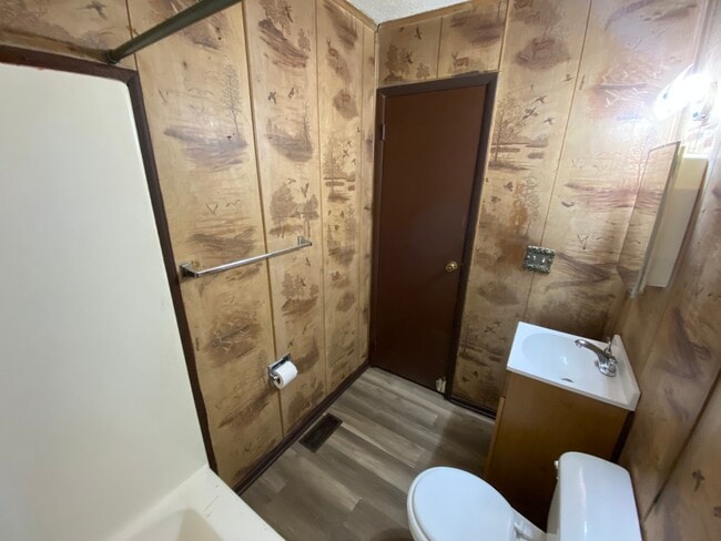 Building Photo - 1917 Deerwood-