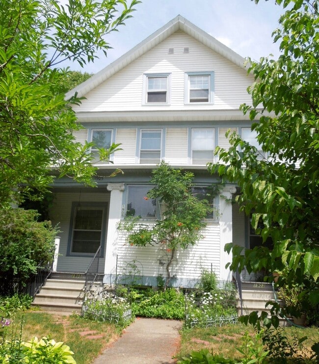 Building Photo - 1905 Selby Ave