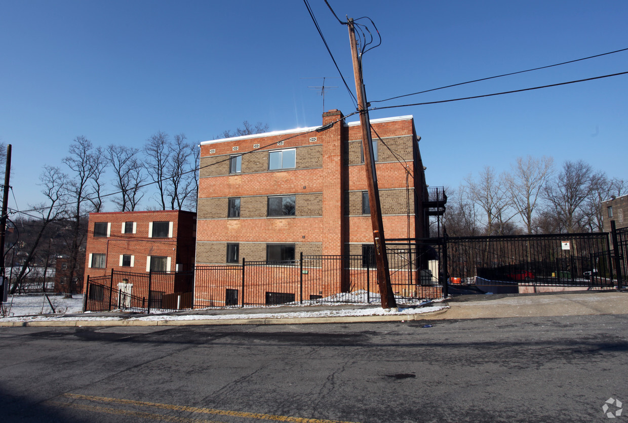 Building Photo - 306 Atlantic St SE